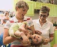 В Британии впервые выдано свидетельство о рождении с указанием... однополых родителей