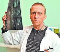Временно отстраненный от служения священник Иоанн Охлобыстин заявил, что "служение Богу выше", и поэтому "со скорбью, рано или поздно" он будет вынужден оставить кино