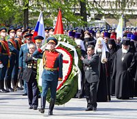 Предстоятель Русской Церкви возложил венок к могиле Неизвестного солдата у Кремлевской стены