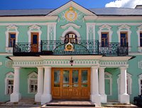 В праздник Святой Троицы Святейшие Патриархи Варфоломей и Кирилл благословили паломников с балкона Патриаршей резиденции Троице-Сергиевой Лавры
