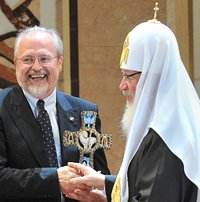 Святейший Патриарх Кирилл вручил создателям фильма «Поп» Патриаршую премию в области киноискусства за 2010 год