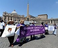 Итальянская полиция разогнала акцию движения за рукоположение женщин