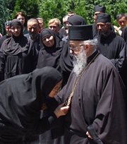 Почисленный на покой епископ Артемий покинул Косово