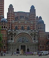 Вестминстерский собор в Лондоне - кафедральный храм Католической Церкви Великобритании - празднует сегодня 100-летие освящения