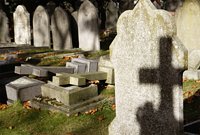 Британские власти посчитали, что кресты на кладбищах «создают угрозу здоровью и безопасности посетителей»