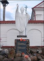 В Витебске осквернен памятник Папе Римскому Иоанну Павлу II