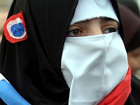 Парламент Франции сегодня рассмотрит законопроект запрещающий ношение хиджаба в общественных местах