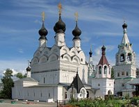 В день памяти св. Петра и Февронии Святейший Патриарх Кирилл возглавил церковные торжества в Троицком монастыре в Муроме