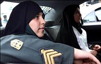 Появление женщин-полицейских в Кувейте вызвало ряд протестов со стороны депутатов-салафитов