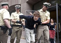 Антимилитаристы устроили акцию протеста в церкви св. Эберхарта в Штутгарте