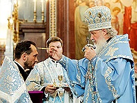 В канун праздника Успения Пресвятой Богородицы Святейший Патриарх Кирилл совершил всенощное бдение в Храме Христа Спасителя