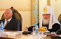 Святейший Патриарх Кирилл и мэр Москвы Ю.М. Лужков провели совещание по вопросам строительства в российской столице 200 новых храмов