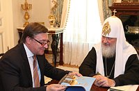 Святейший Патриарх Кирилл встретился с президентом Торгово-промышленной палаты Москвы Л.В. Говоровым