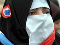 Парламент Франции одобрил запрет на ношение паранджи в общественных местах