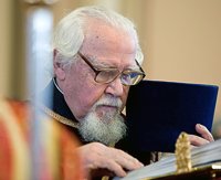Патриаршее поздравление архидиакону Андрею Мазуру с 60-летием служения в священном сане