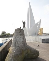 Святейший Патриарх Кирилл освятил памятник святителю Николаю Чудотворцу в Калининграде