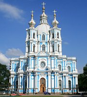 В честь 175-летия освящения Смольного собора Санкт-Петербурга в его главном приделе впервые совершено богослужение