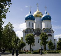В день преставления преподобного Сергия Радонежского Святейший Патриарх Кирилл совершил Божественную литургию в Успенском соборе Троице-Сергиевой лавры