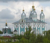 Светлана Медведева почтила в смоленском Успенском соборе память жертв катастрофы польского самолета