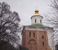 В Киеве разрушается занятый раскольниками храм XI в. в Выдубицком монастыре