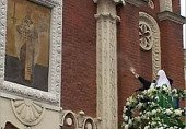 Святейший Патриарх Кирилл освятил отреставрированную надвратную икону Николы Можайского на Никольской башне Московского Кремля