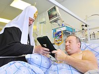 Святейший Патриарх Кирилл посетил в госпитале им. Бурденко командующего ВДВ генерал-лейтенанта В.А. Шаманова