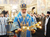 В праздник Введения во храм Пресвятой Богородицы Святейший Патриарх Кирилл совершил Божественную литургию в Успенском соборе Кремля