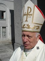 Папа Римский Бенедикт XVI назначил нового примаса католиков Чили