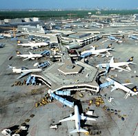 В Германии предложили делить авиапассажиров на группы риска, в том числе по признаку вероисповедания