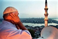 Константинопольский Патриарх прервал богослужение по случаю праздника Богоявления, услышав призыв муэдзина к намазу