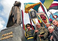 У Степана Бандеры окончательно отобрали звание Героя Украины