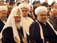 В диалоге с другими религиями мы представляем церковную позицию по актуальным вопросам общественной жизни, сказал Предстоятель Русской Церкви