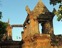 Храм XI в., включенный в список ЮНЕСКО, получил серьезные повреждения в ходе вооруженного конфликта между Камбоджей и Таиландом