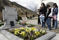 Более 80 % болгар не считают известную прорицательницу Вангу святой