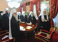 Под председательством Святейшего Патриарха Кирилла началось первое заседание летней сессии Священного Синода Русской Православной Церкви