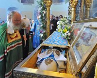 Святейший Патриарх Кирилл совершил молебен у раки с мощами святителя Тихона, Патриарха Всероссийского, в Донском монастыре