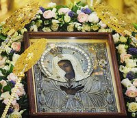 Святейший Патриарх Кирилл совершил утреню с чтением Акафиста Пресвятой Богородице в Богоявленском кафедральном соборе