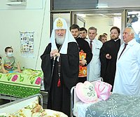 В день Святой Пасхи Святейший Патриарх Кирилл посетил НИИ детской онкологии