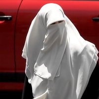 Более 10 тысяч жителей швейцарского кантона Тессин высказались за запрет ношения бурки и никаба