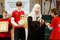Святейший Патриарх Кирилл вручил награды победителям III Общероссийской олимпиады школьников по Основам православной культуры