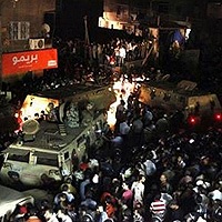 В Каире в ходе столкновений между мусульманами и христианами-коптами 12 человек погибли, 180 ранены