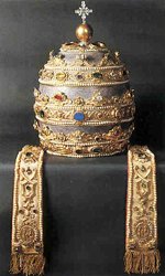 Группа немецких католиков подарила Бенедикту XVI папскую тиару