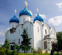 В день памяти прп. Сергия Радонежского Святейший Патриарх Кирилл возглавил Божественную литургию в Успенском соборе Троице-Сергиевой лавры