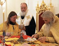 Святейший Патриарх Кирилл молился за Литургией в домовом храме Патриаршей резиденции в Переделкине