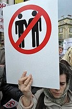 Австралийский католический епископ осудил решение властей учитывать при переписи населения гомосексуальные пары как «женатые»