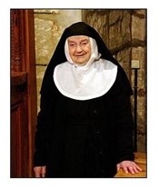Пребывающая в затворе уже 84 года 103-летняя испанская монахиня выйдет мир на 20 минут, чтобы встретить Папу Римского во время его визита в Мадрид