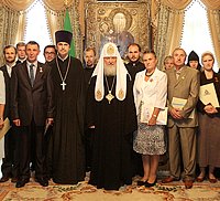 Святейший Патриарх Кирилл вручил награды сотрудникам Московской Патриархии, отмечающим в 2011 году юбилейные и памятные даты