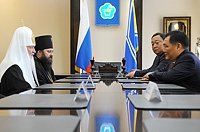 Святейший Патриарх Кирилл встретился с главой Республики Тыва и духовным руководителем тувинских буддистов
