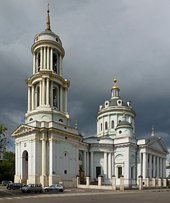 В праздник Воздвижения Креста Господня Предстоятель Русской Церкви совершил Литургию в московском храме святителя Мартина Исповедника