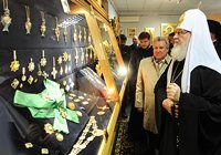 Святейший Патриарх Кирилл посетил художественно-производственное предприятие «Софрино» Святейший Патриарх Кирилл посетил художественно-производственное предприятие «Софрино»